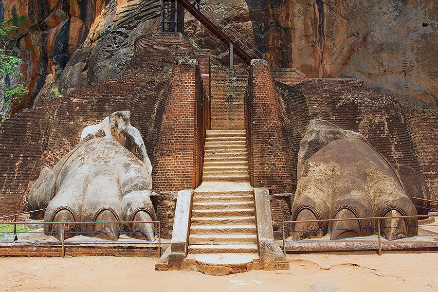 sigiriya tourist attractions essay