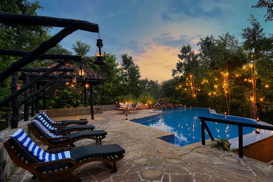 Kanha: Earth Lodge